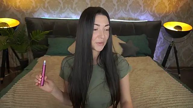 EmilyHalls online show from February 4, 9:49 am