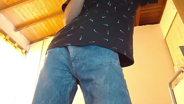 Snapshot of JohanyLatino chatting on June 16, 9:17 pm JohanyLatino online show from June 16, 9:17 pm