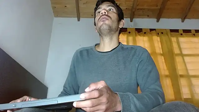 Snapshot of JohanyLatino chatting on June 21, 11:07 pm JohanyLatino online show from June 21, 11:07 pm