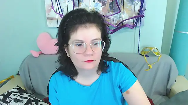 Snapshot of EverlyRays chatting on December 6, 4:58 am EverlyRays online show from December 6, 4:58 am