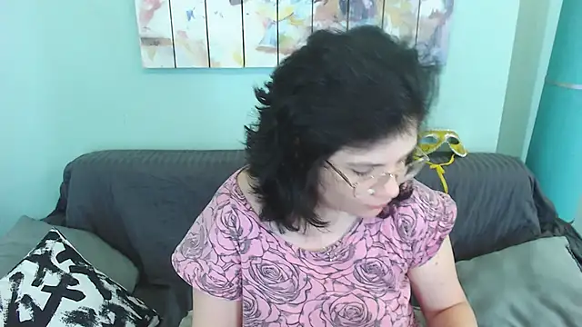 Snapshot of EverlyRays chatting on February 7, 11:23 am EverlyRays online show from February 7, 11:23 am