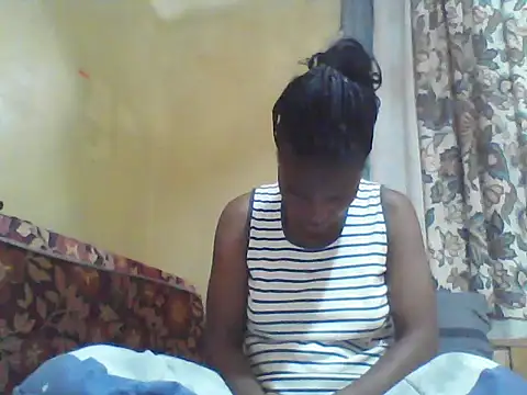 Snapshot of Smillie_prety chatting on July 9, 5:33 am Smillie prety online show from July 9, 5:33 am
