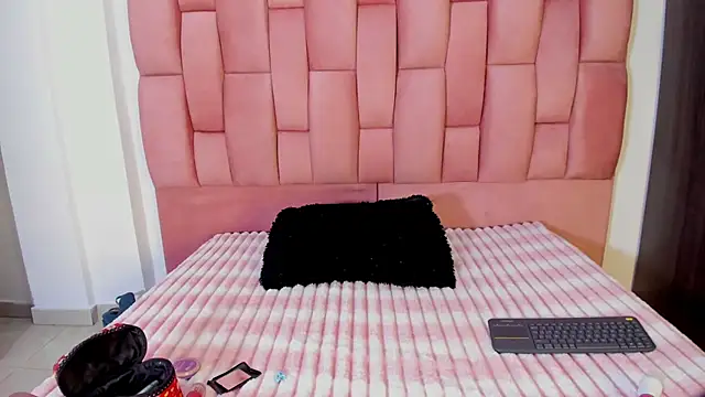 JuliKim  online show from October 1, 12:44 pm