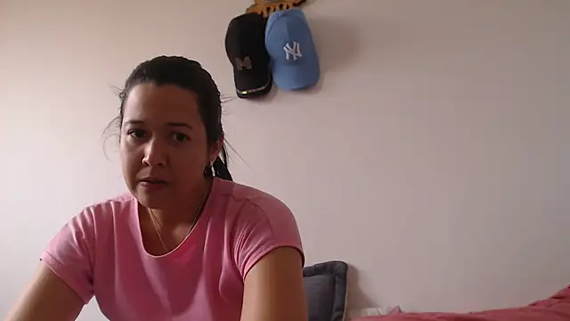 Snapshot of lady_hot2xx chatting on February 20, 8:14 pm lady hot2xx online show from February 20, 8:14 pm