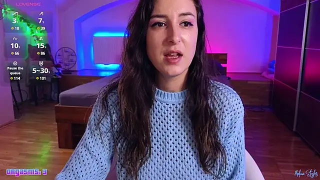 melinastyles online show from December 1, 8:20 pm