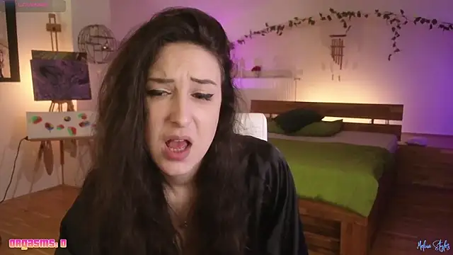 melinastyles online show from May 17, 1:18 pm