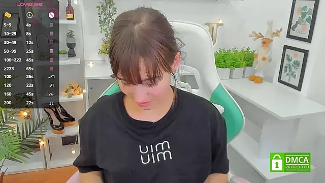  Eliizabeth  online show from March 18, 1:00 am