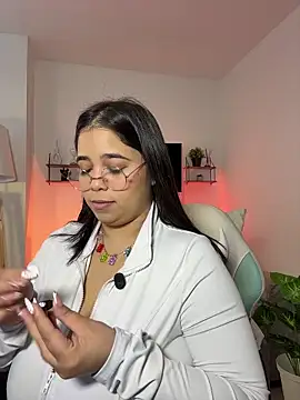 Snapshot of tati_reyess chatting on October 6, 1:19 pm tati reyess online show from October 6, 1:19 pm