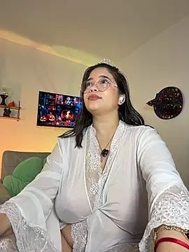 Snapshot of tati_reyess chatting on October 31, 12:50 pm tati reyess online show from October 31, 12:50 pm