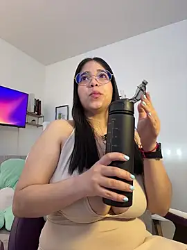 tati reyess online show from April 27, 12:25 pm
