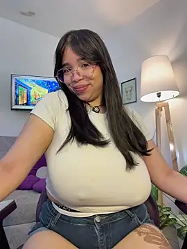 tati reyess online show from May 20, 12:44 pm