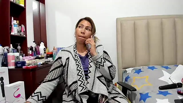 Snapshot of Chloemiller89 chatting on December 10, 9:33 pm Chloemiller89 online show from December 10, 9:33 pm