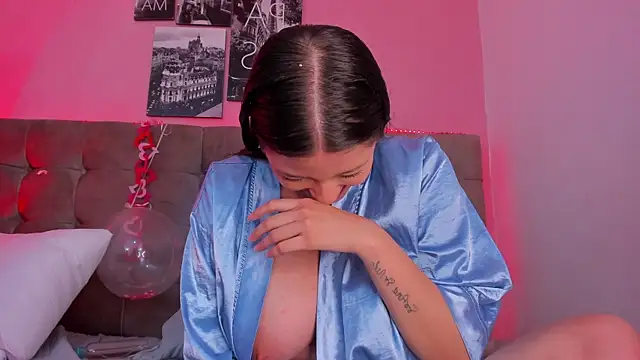 aleja cute  online show from February 15, 10:33 am