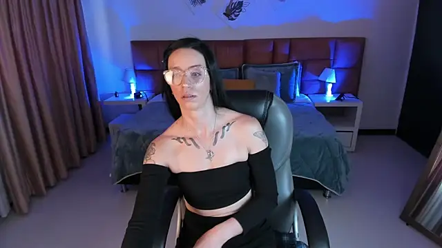 Kristen Garner online show from September 27, 8:14 pm