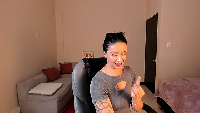 Snapshot of Kristen_Garner chatting on March 3, 7:53 pm Kristen Garner online show from March 3, 7:53 pm