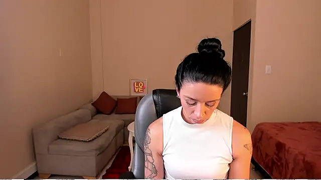 Snapshot of Kristen_Garner chatting on April 1, 8:06 pm Kristen Garner online show from April 1, 8:06 pm