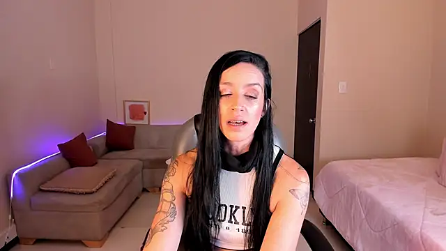 Kristen Garner online show from May 5, 8:17 pm