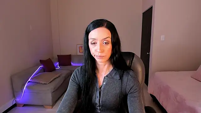 Kristen Garner online show from May 11, 8:17 pm