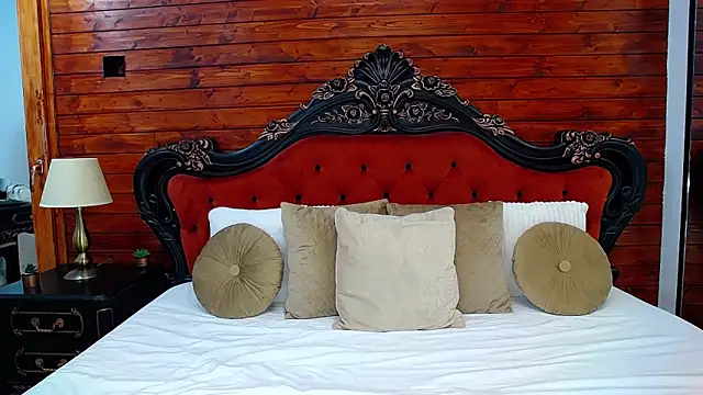 Snapshot of SuzanneKer1 chatting on January 7, 7:44 am SuzanneKer1 online show from January 7, 7:44 am