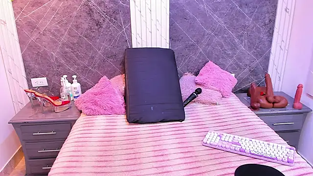 Snapshot of AndreaFletcher chatting on February 13, 12:45 pm AndreaFletcher online show from February 13, 12:45 pm