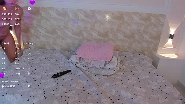 Snapshot of EmilyEvans7 chatting on December 10, 11:30 pm EmilyEvans7 online show from December 10, 11:30 pm
