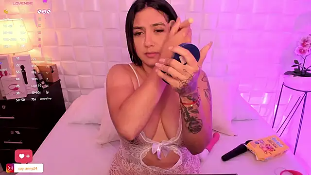 Snapshot of anny_rouse24 chatting on January 16, 2:30 am anny rouse24 online show from January 16, 2:30 am