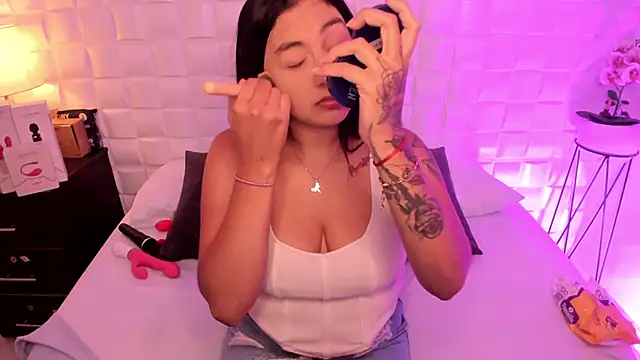 Snapshot of anny_rouse24 chatting on March 12, 2:20 am anny rouse24 online show from March 12, 2:20 am