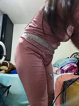 Snapshot of lolo890 chatting on February 12, 2:45 pm lolo890 online show from February 12, 2:45 pm