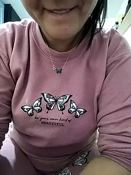 Snapshot of lolo890 chatting on February 13, 1:40 pm lolo890 online show from February 13, 1:40 pm