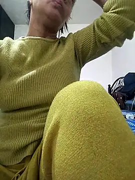 Snapshot of lolo890 chatting on February 18, 1:40 pm lolo890 online show from February 18, 1:40 pm