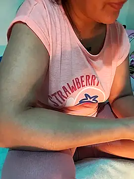 Snapshot of lolo890 chatting on February 19, 1:45 am lolo890 online show from February 19, 1:45 am