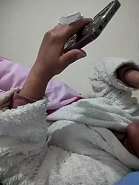 Snapshot of lolo890 chatting on February 20, 7:36 pm lolo890 online show from February 20, 7:36 pm