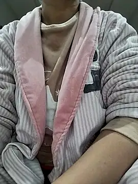 Snapshot of lolo890 chatting on March 12, 7:31 pm lolo890 online show from March 12, 7:31 pm