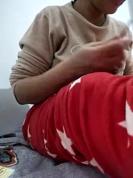 Snapshot of lolo890 chatting on March 29, 2:33 am lolo890 online show from March 29, 2:33 am