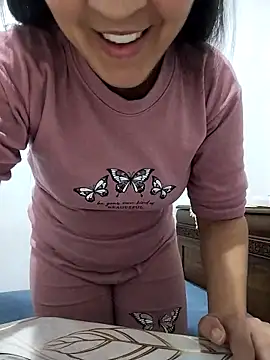 Snapshot of lolo890 chatting on April 1, 11:35 pm lolo890 online show from April 1, 11:35 pm