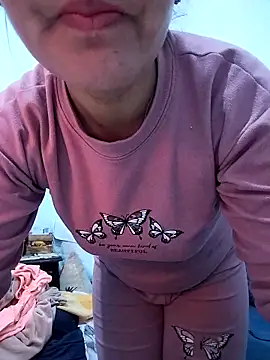 Snapshot of lolo890 chatting on April 2, 6:16 pm lolo890 online show from April 2, 6:16 pm