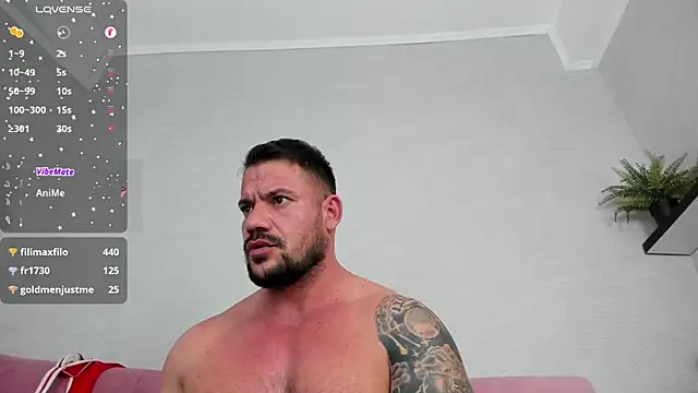 Snapshot of musclemonster31 chatting on January 2, 3:48 am musclemonster31 online show from January 2, 3:48 am