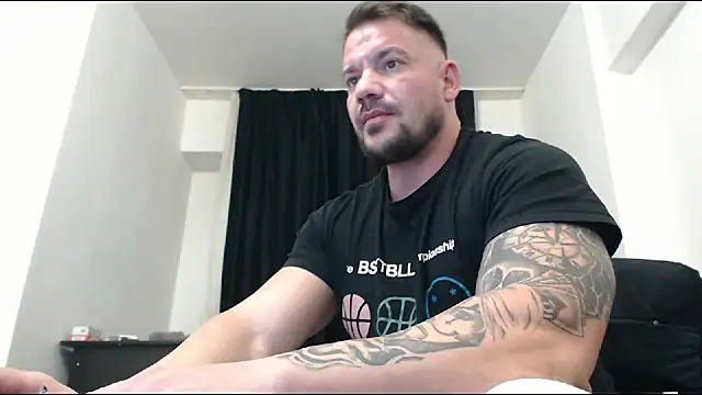 Snapshot of musclemonster31 chatting on January 8, 3:39 pm musclemonster31 online show from January 8, 3:39 pm