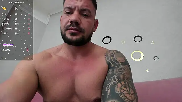 Snapshot of musclemonster31 chatting on January 10, 8:37 pm musclemonster31 online show from January 10, 8:37 pm
