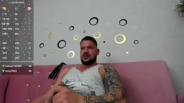 Snapshot of musclemonster31 chatting on January 11, 11:13 pm musclemonster31 online show from January 11, 11:13 pm