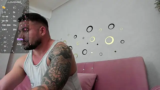 Snapshot of musclemonster31 chatting on January 12, 8:14 pm musclemonster31 online show from January 12, 8:14 pm