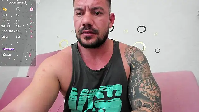 Snapshot of musclemonster31 chatting on January 16, 3:45 am musclemonster31 online show from January 16, 3:45 am
