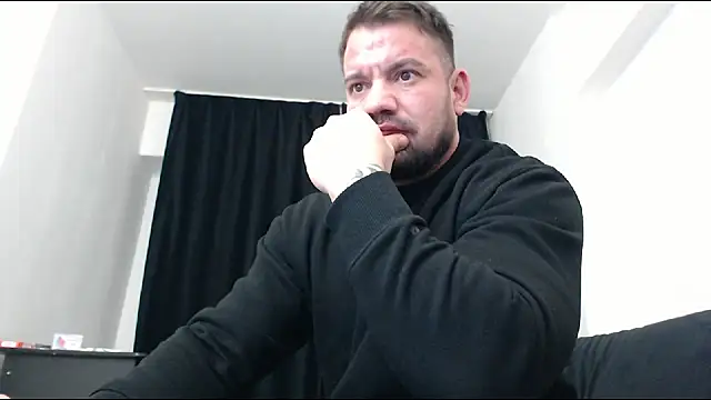 Snapshot of musclemonster31 chatting on January 17, 10:01 pm musclemonster31 online show from January 17, 10:01 pm