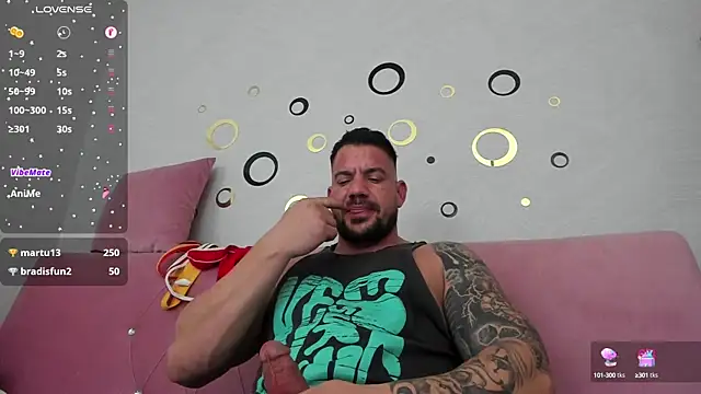 Snapshot of musclemonster31 chatting on January 19, 8:18 am musclemonster31 online show from January 19, 8:18 am