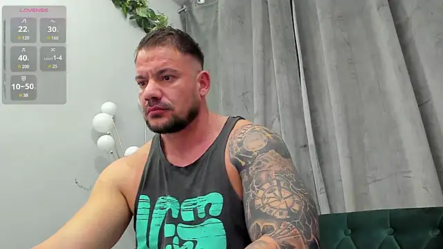 Snapshot of musclemonster31 chatting on February 21, 5:35 am musclemonster31 online show from February 21, 5:35 am