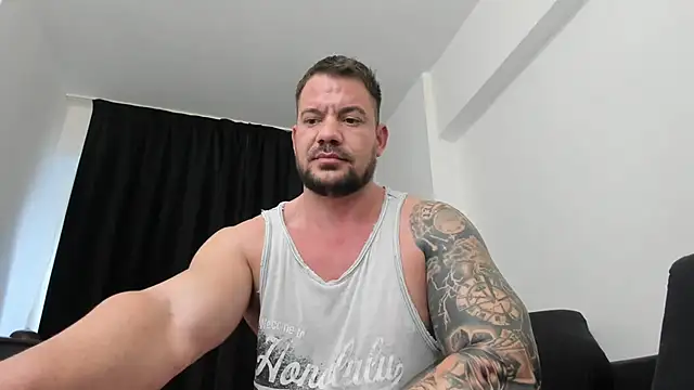 Snapshot of musclemonster31 chatting on March 1, 11:50 am musclemonster31 online show from March 1, 11:50 am