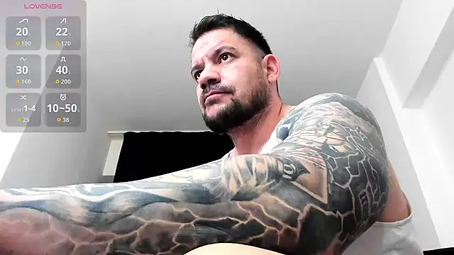 Snapshot of musclemonster31 chatting on February 16, 1:57 am musclemonster31 online show from February 16, 1:57 am