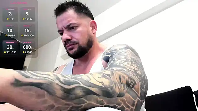 Snapshot of musclemonster31 chatting on February 20, 6:26 am musclemonster31 online show from February 20, 6:26 am