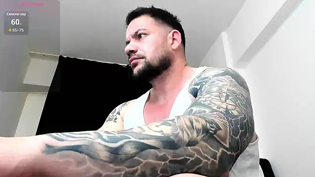 Snapshot of musclemonster31 chatting on February 25, 4:22 am musclemonster31 online show from February 25, 4:22 am