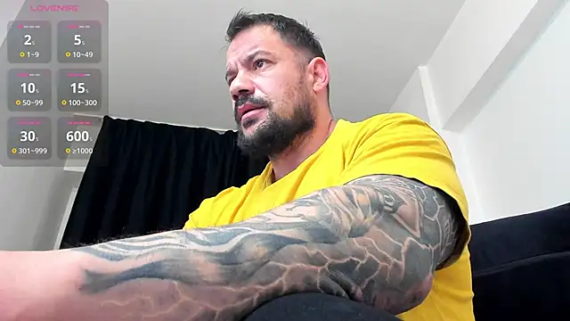 musclemonster31 online show from May 4, 3:13 am